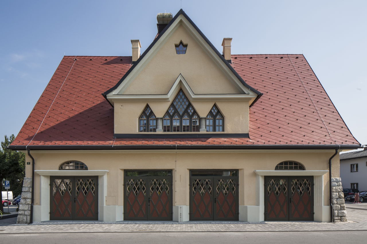 Das ehemalige Feuerwehrhaus wurde zum Architekturjuwel für die Veldner Bevölkerung wieder nutzbar gemacht. Das Gebäude steht auch unter Denkmalschutz