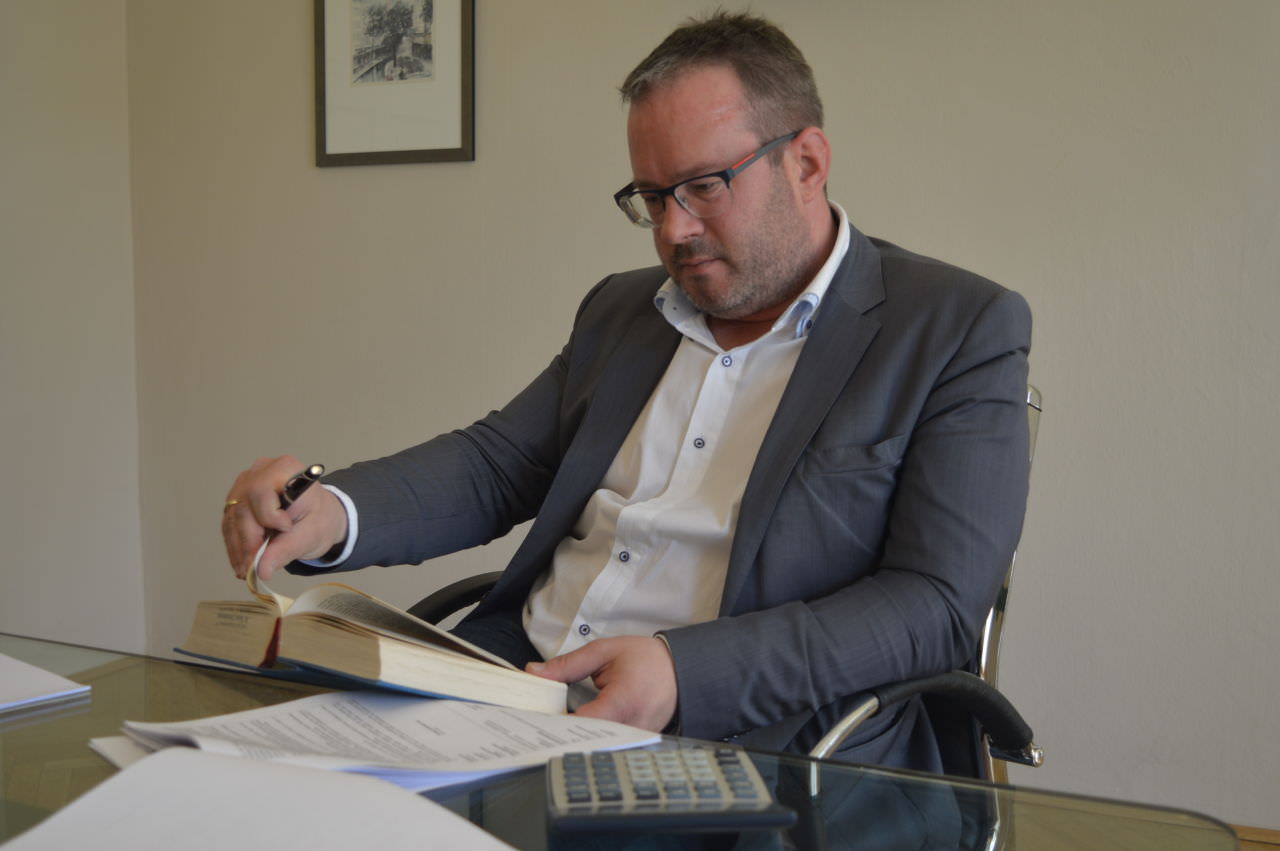 Der Villacher Rechtsanwalt Mag. Hanno Stromberger zeigt die Unverhältnismäßigkeit der Strafen auf