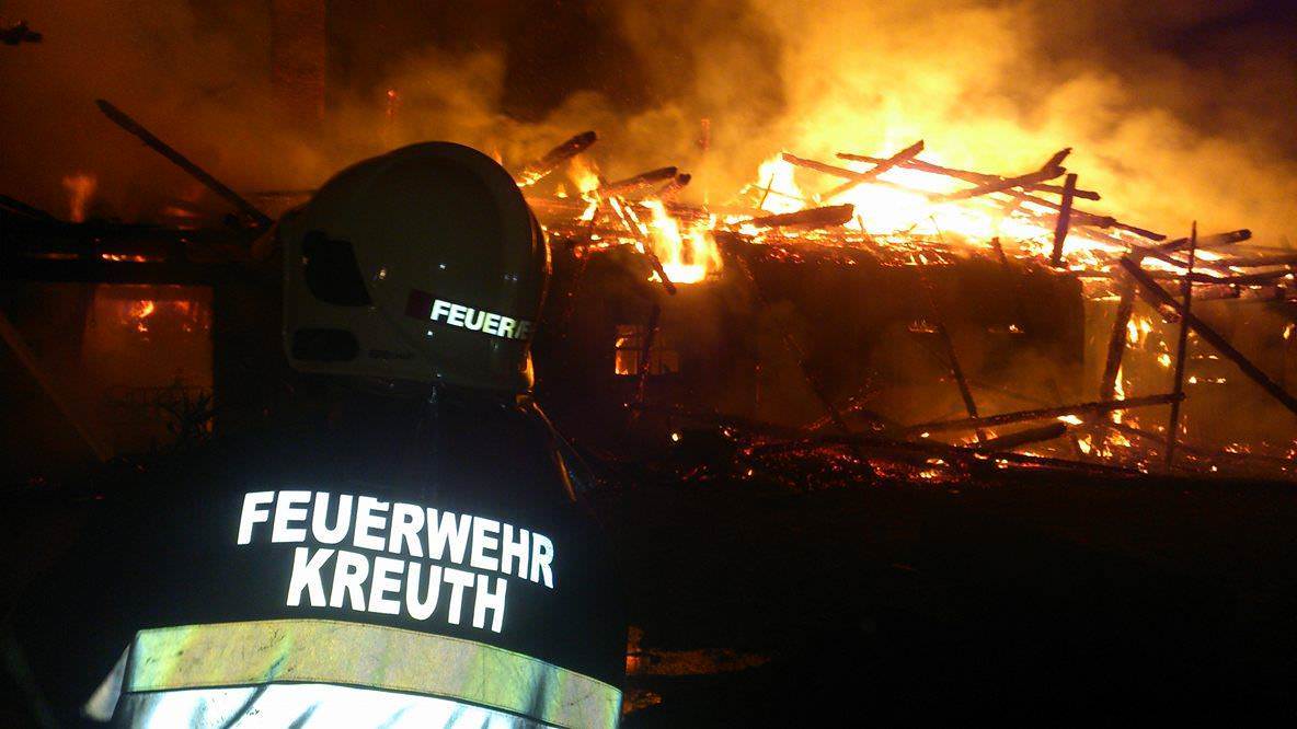 Ein Wirtschaftsgebäude in der Gemeinde Nötsch steht aktuell in Flammen