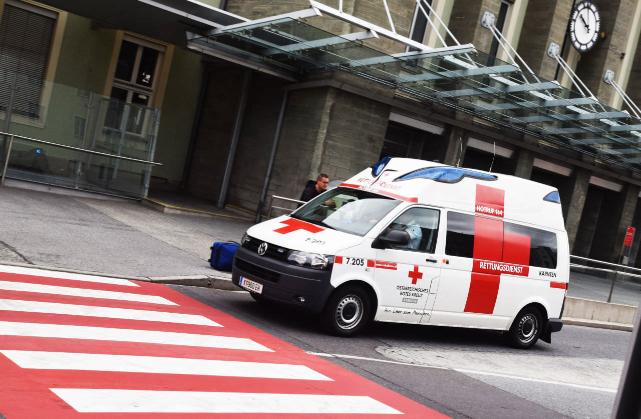 Die beiden leicht verletzten Klagenfurter wurden von der Rettung in das Klinikum Klagenfurt gebracht.