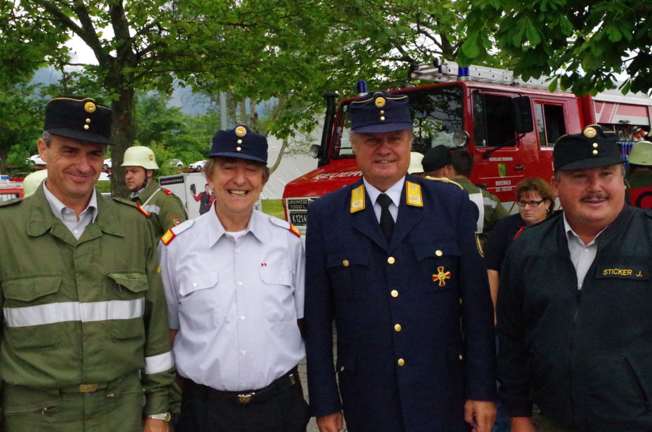 Landesbranddirektor Josef Meschik (2.v.rechts) war auch vor Ort