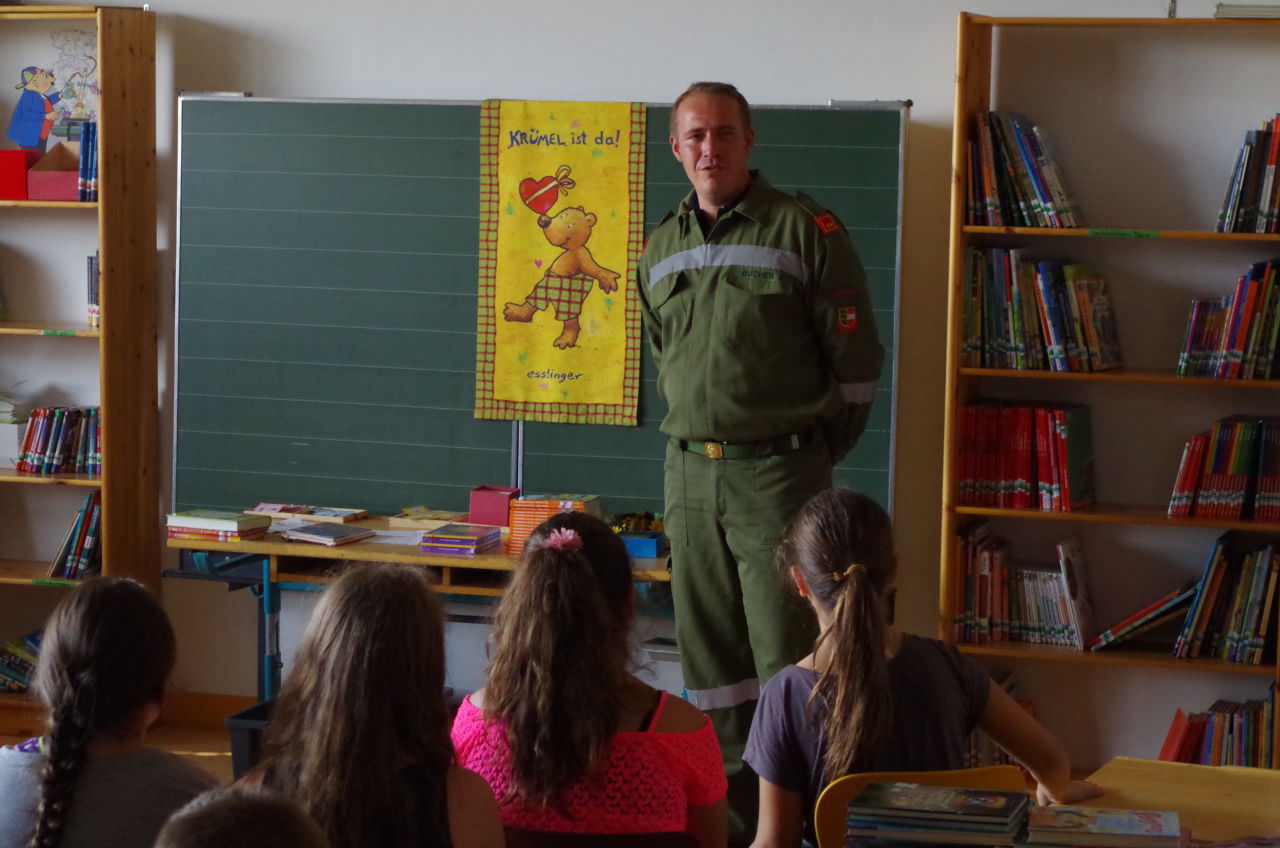 Der Kommandant der FF Völkendorf berichtet über die Aktivitäten der Jugendlichen in “seiner” Feuerwehr