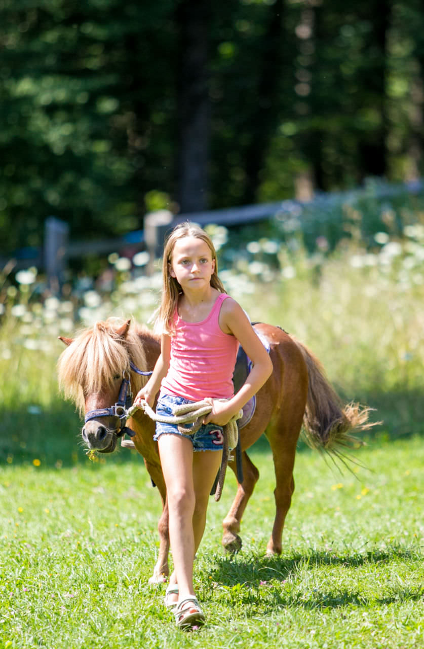 Mit den Ponys aus dem Reit- und Fahrbetrieb Gastager aus Nötsch hatten die Kinder ihre Freude. 