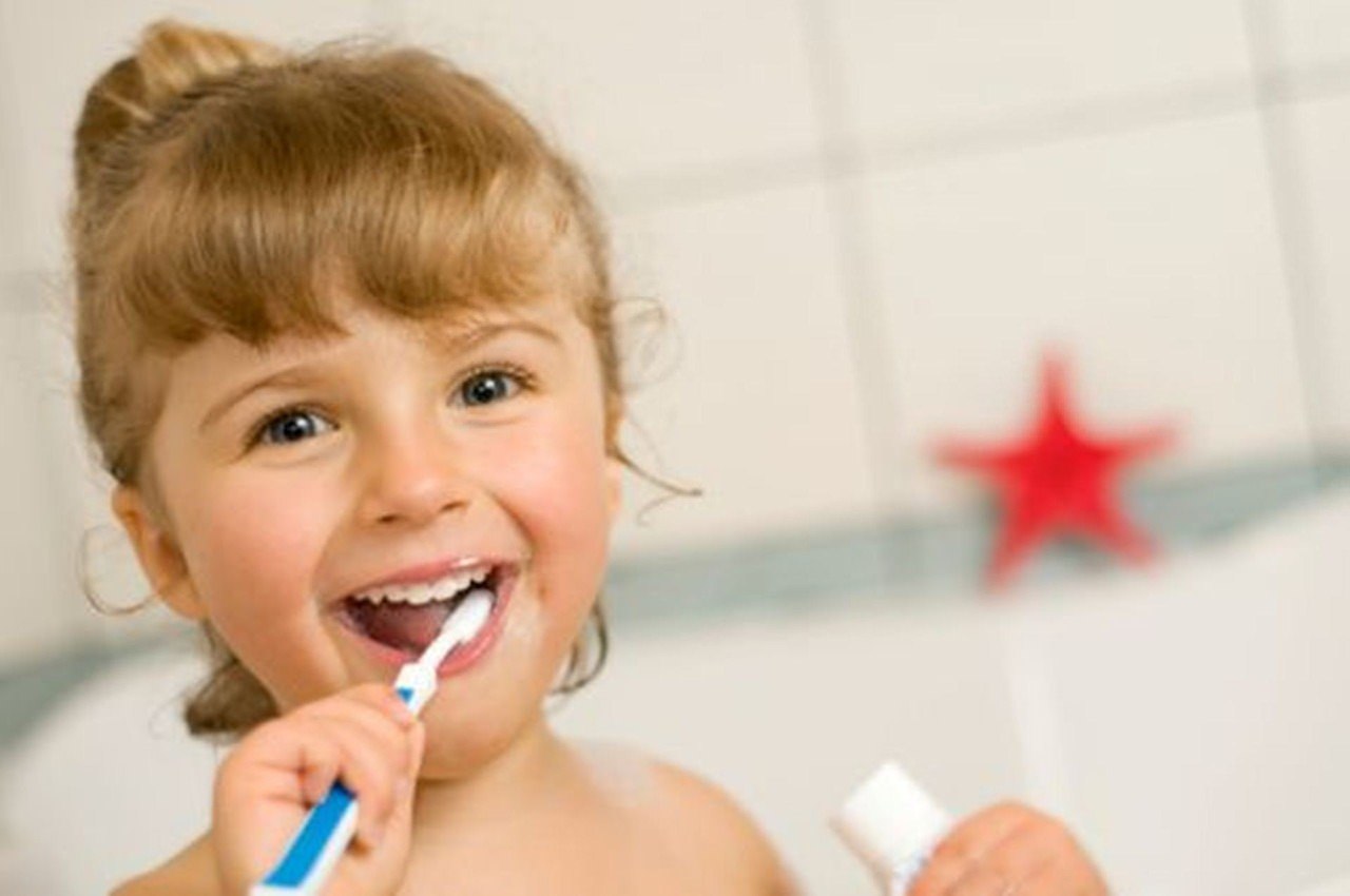 Schon von kleinauf ist die richtige Zahnpflege ein wichtiges Thema.