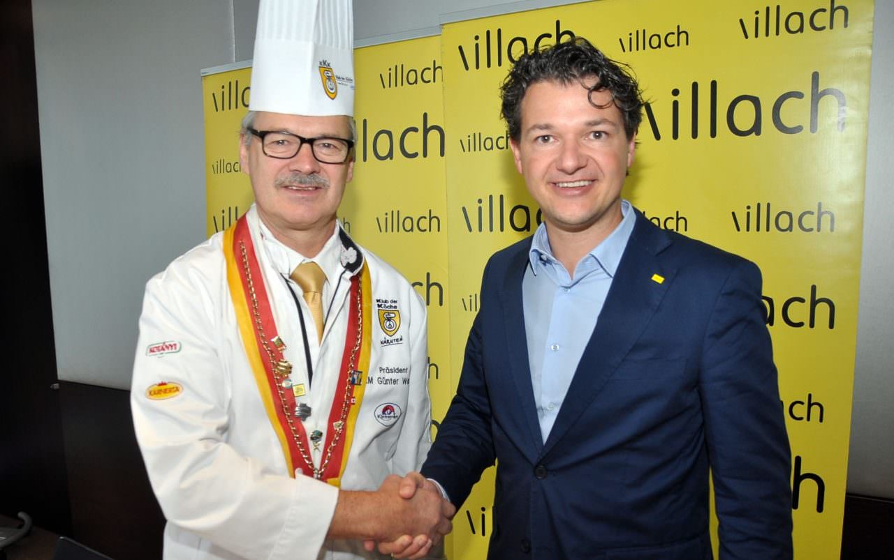 Stadtrat Mag. Peter Weidinger (rechts) und Günter Walder, Präsident Klub der Köche Kärnten, wollen Bewusstseinsbildung schaffen und im Rahmen des Projektes zeigen, dass Kochen auch Leidenschaft ist.