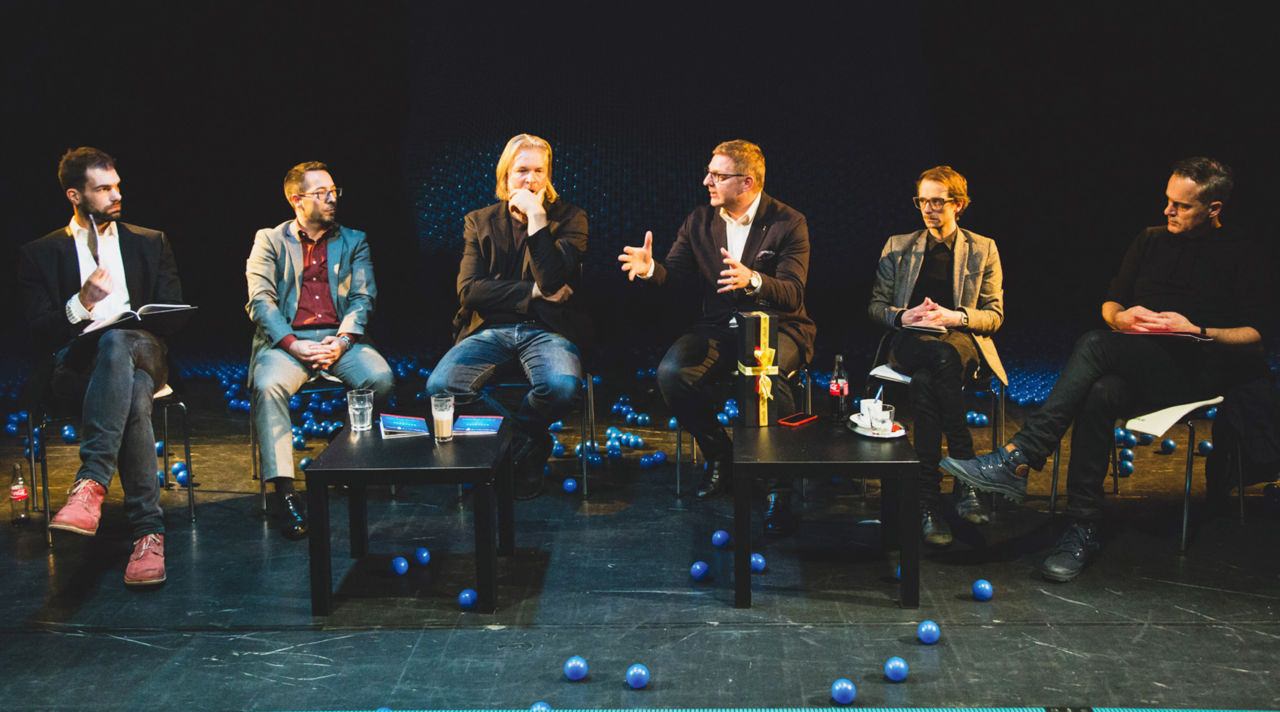Clemens Lukas Luderer, Markus Malle, Michael Weger, Bürgermeister Günther Albel, Martin Dueller und Erik Jan Rippmann (von links) bei der Programmpräsentation in der nbv. 