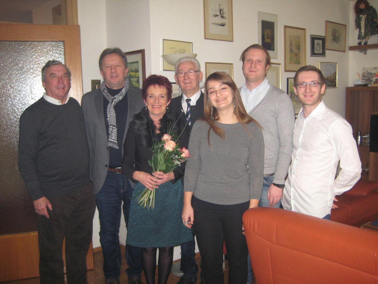 F. Lamprecht, Bgm. E. Kessler, Jubilar D. Janz mit Gattin und Familie