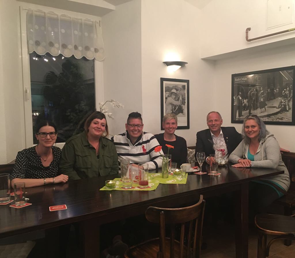 Ein kleines Dankeschön und eine Wertschätzung von GR Christian Puschan an die “animal amigos”für ihre Arbeit rund um die Amphibien-Wanderung am Aichwaldsee. Das gemütliche Zusammentreffen im Markt Café in Gödersdorf wurde mit einem perfekten Essen abgerundet.