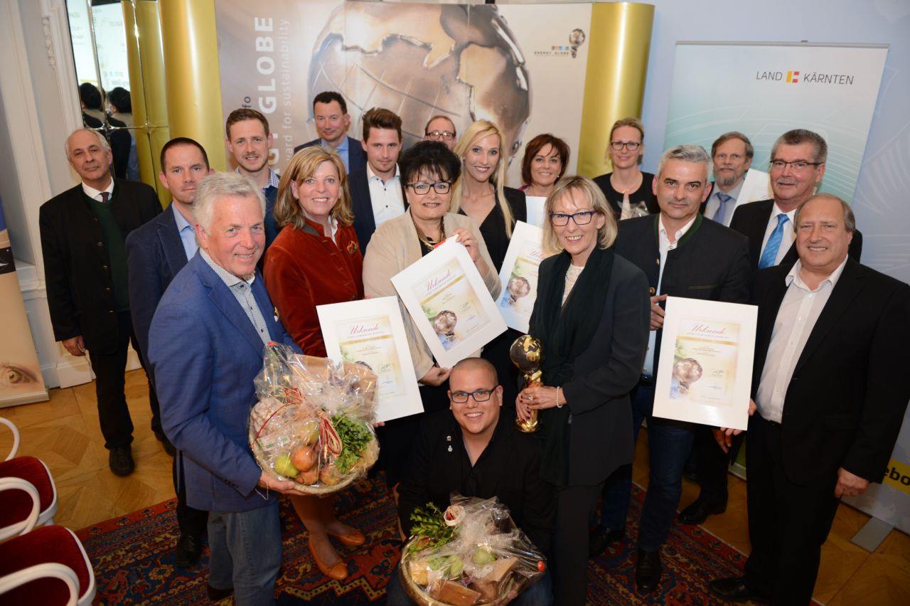 Vizebürgermeisterin Dr.in Petra Oberrauner und Landesrat Rolf Holub konnten den Villacher Energy Globe Award-Siegerinnen und Siegern als Erste gratulieren