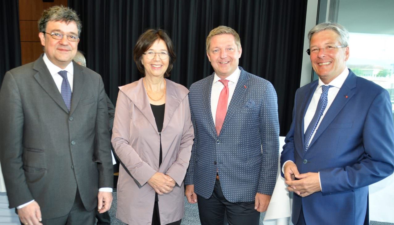v.li.: Botschafter Florian Raunig; Präsidentin Christine Muttonen;Bürgermeister Günther Albel und LH Peter Kaiser;