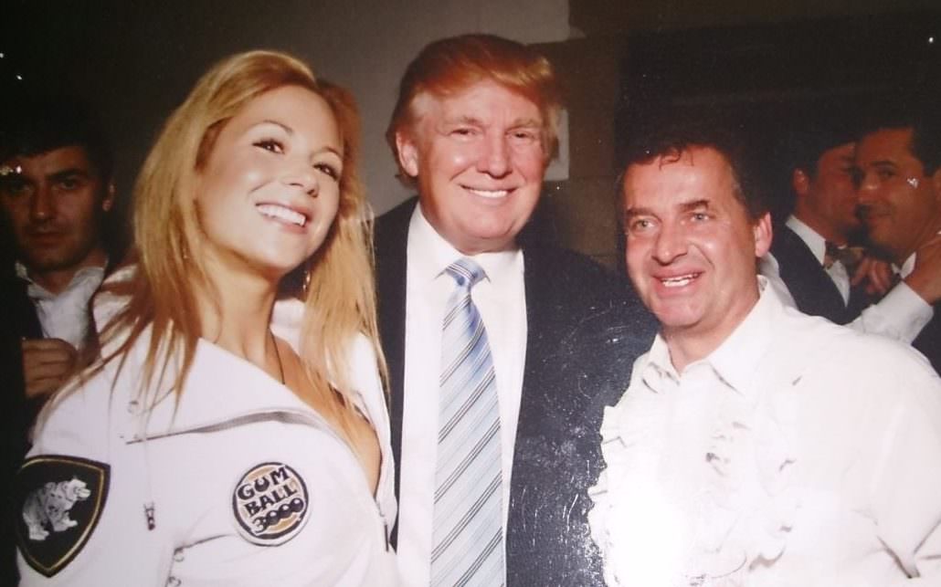 Gute Beziehungen zum Ausland scheint der Franz Radinger ja zu haben, wie dieses Foto mit US-Präsident Donald Trump zeigt.
