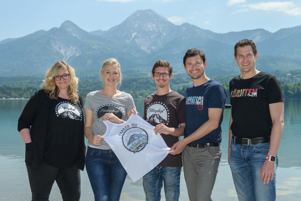 v.l.: Michaela Kofler, Sabine Jonach, Filip Ott, Dr. Andreas Kuchler und Dieter Frey mit den beliebten neuen Shirts. 