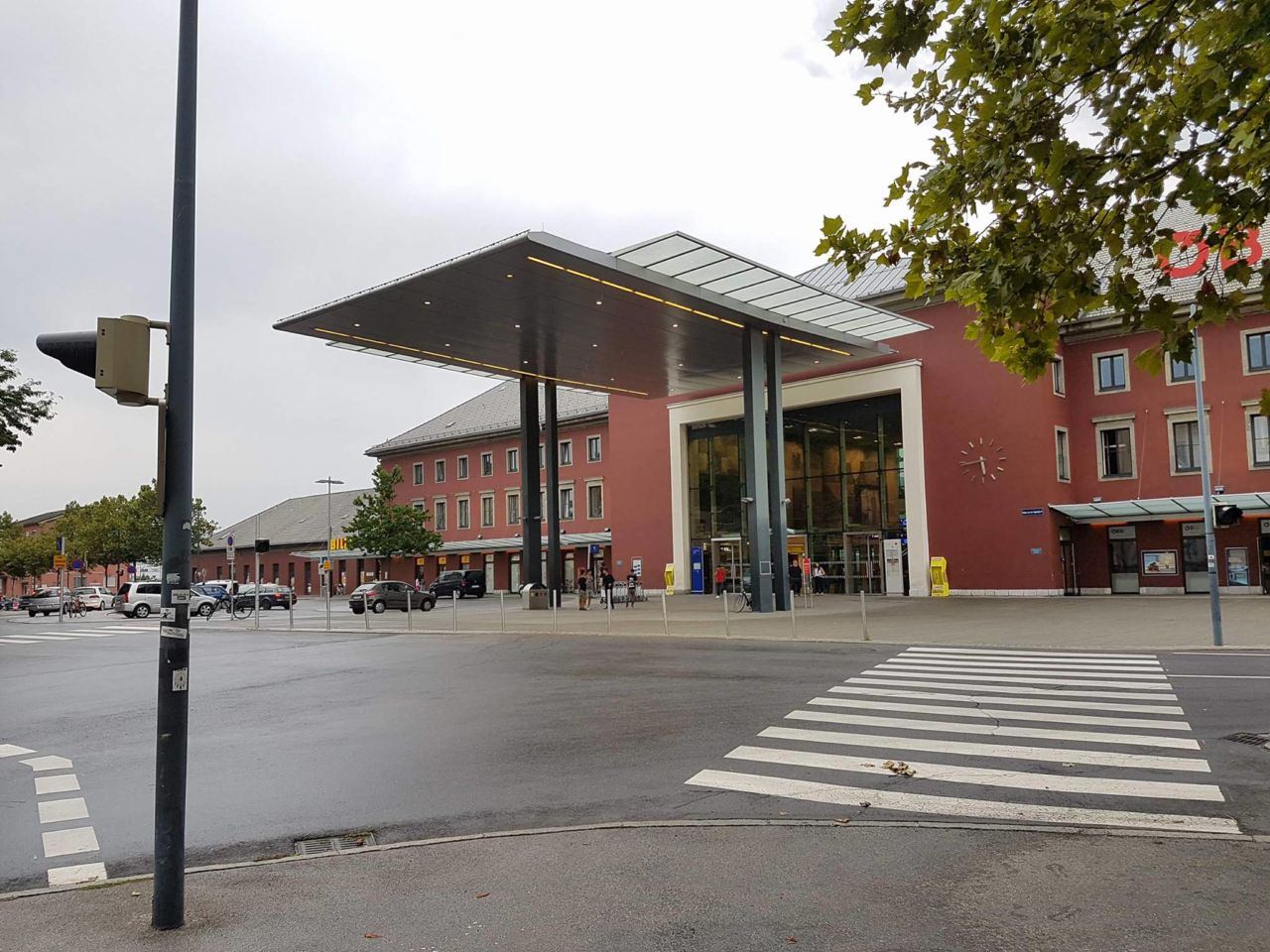 Die Forderung der Wiedereröffnung der Polizeiinspektion am Klagenfurter Hauptbahnhof sorgt bei SPÖ und FPÖ für Wirbel.