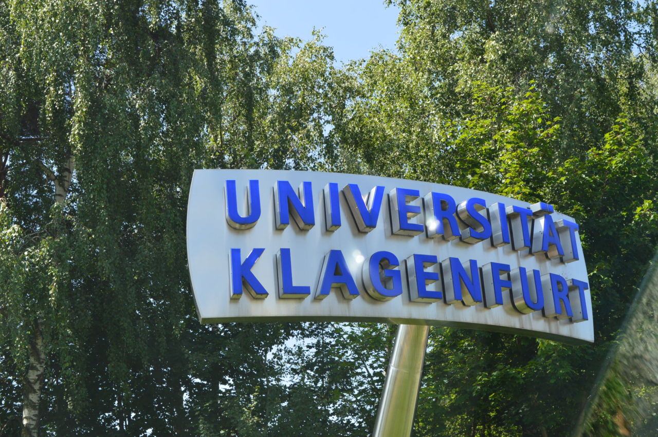 Die Alpen-Adria-Universität Klagenfurt fordert alle qualifizierten Frauen zur Bewerbung auf.