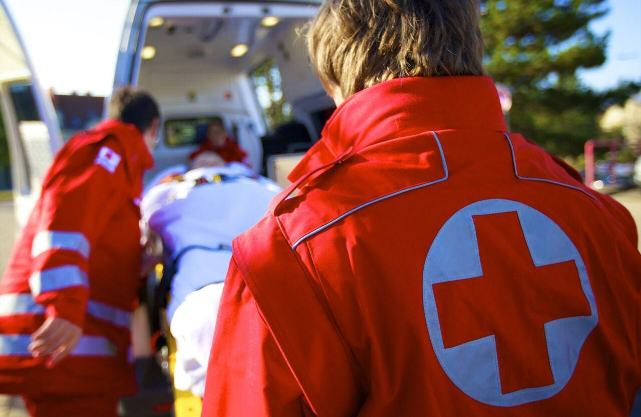Nach medizinischer Erstversorgung wurde der Verletzte von der Rettung in das BKH Lienz gebracht.
