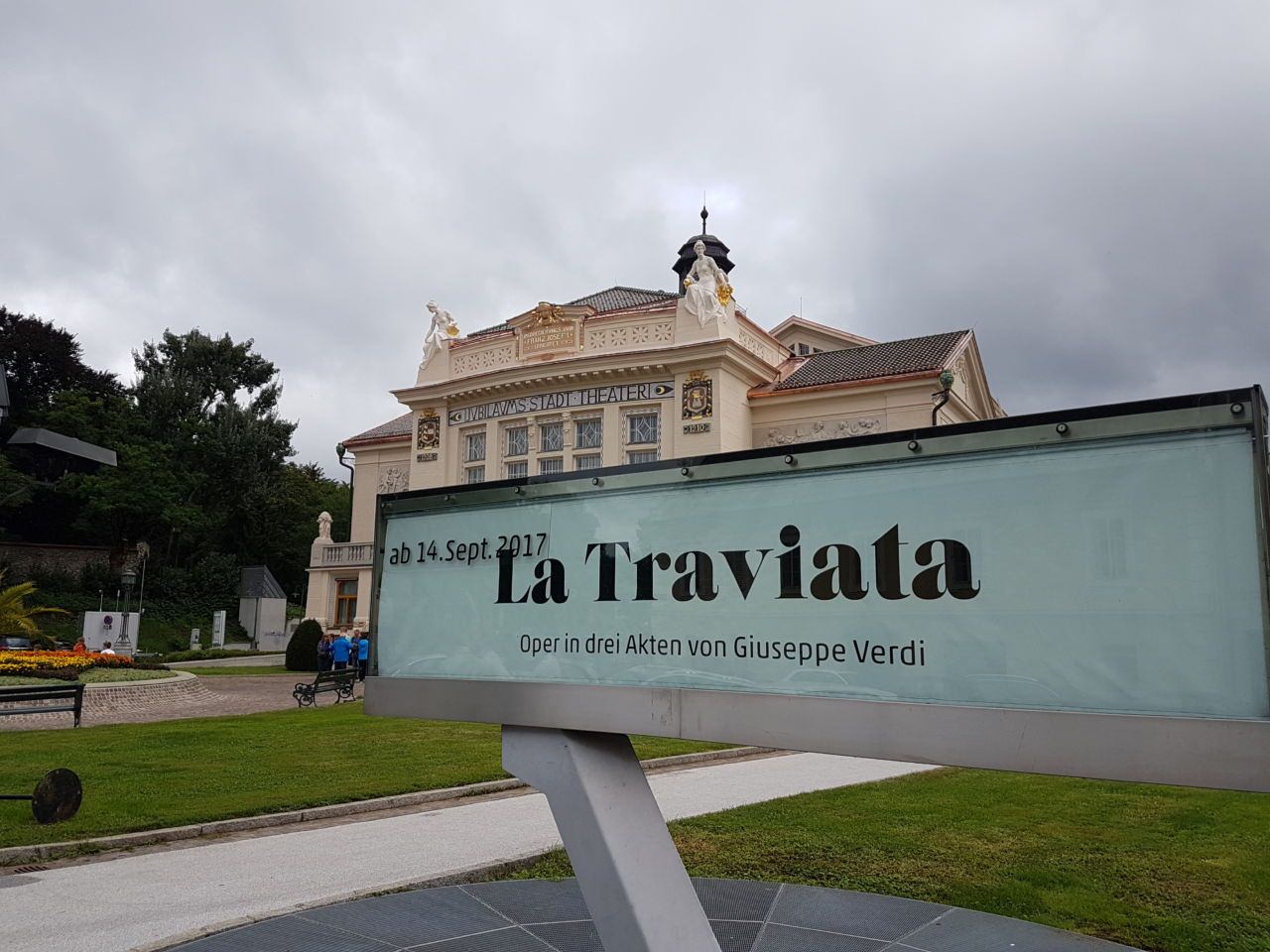 Am 3. September wird das neu renovierte Theater zur Matinee von La Traviata das erste Mal Besuchern geöffnet.