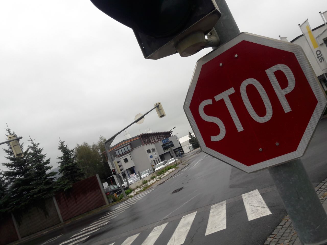 Die Missachtung einer Stopptafel führte heute auf der Ossiacherzeile zu einem folgenschweren Unfall