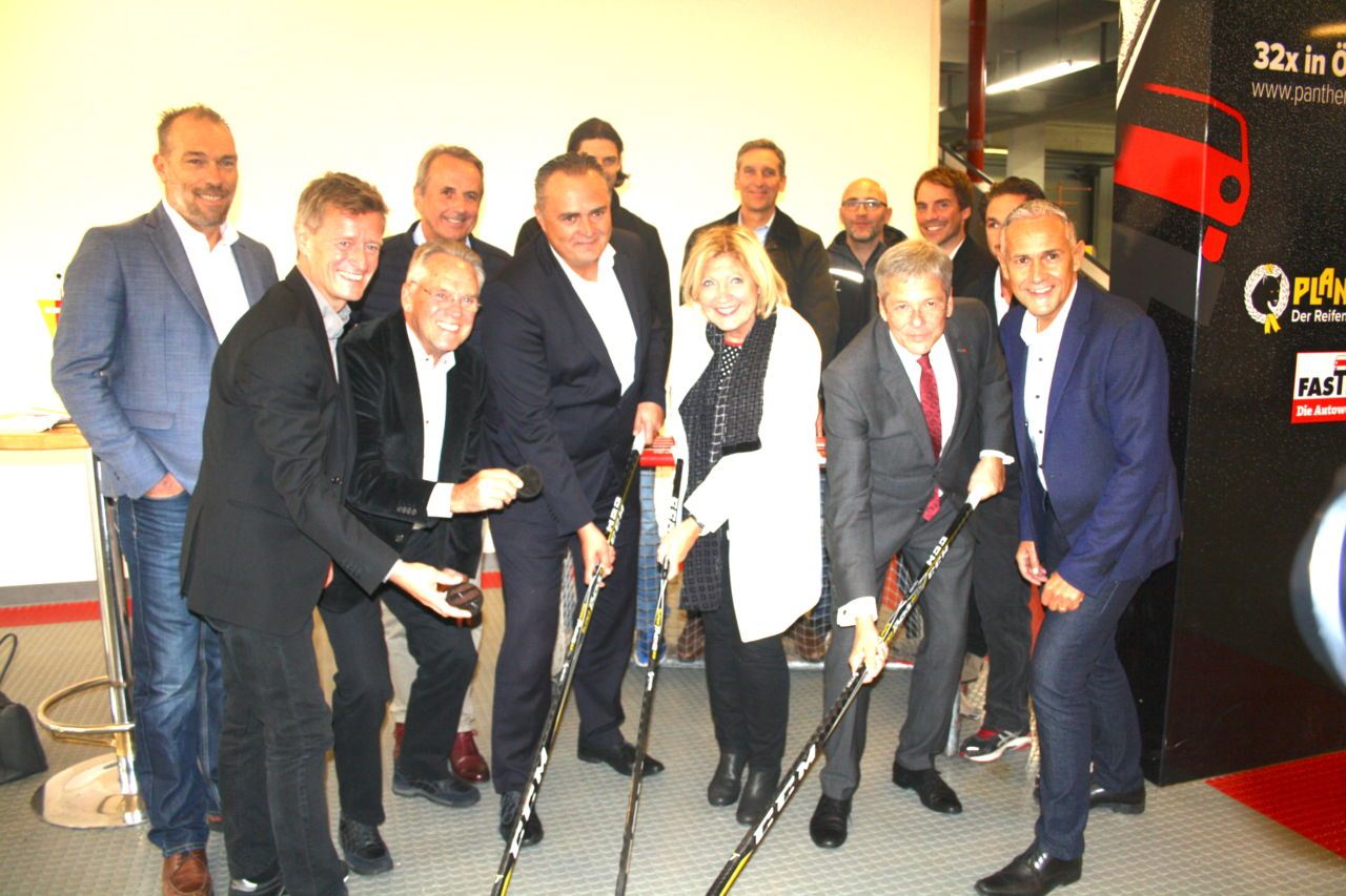 Bürgermeisterin Dr. Maria-Luise Mathiaschitz:
„Das	Bundesleistungszentrum	ist	eine	Aufwertung	für	Klagenfurt	und	den Eishockeysport.“