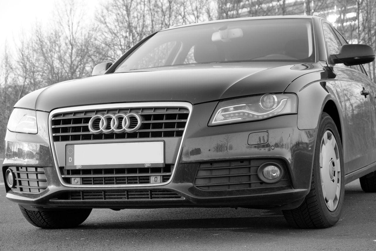 Der gestohlene Audi A4 Avant ist grau/silber und hat den Wert von mehreren tausend Euro.