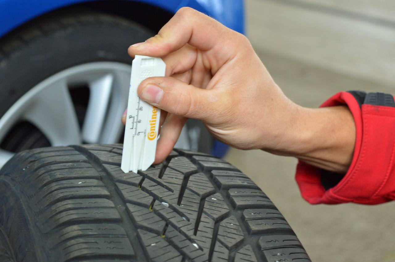 Regelmäßige Kontrolle des Reifenprofils ist wichtig!