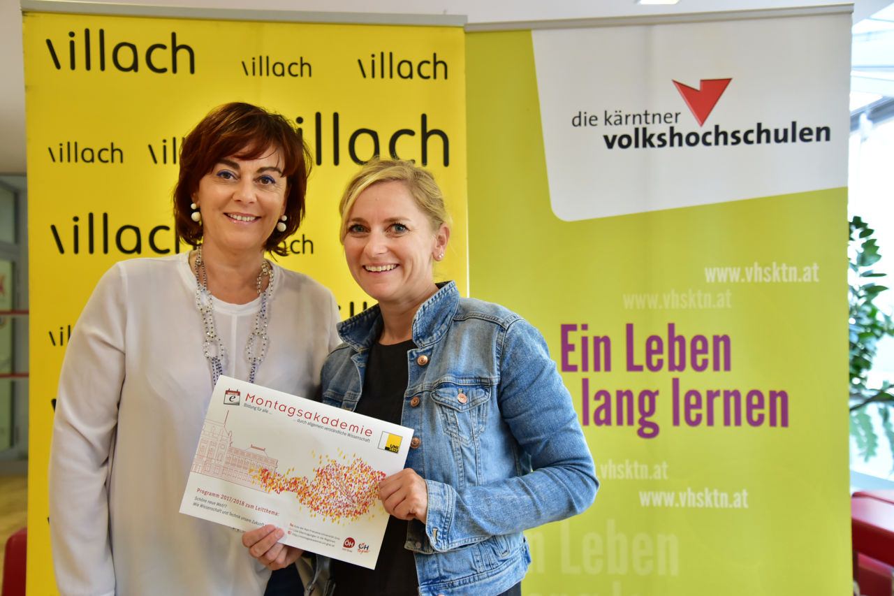 Vizebürgermeisterin Dr.in Petra Oberrauner und Mag.a Katrin Binder von den Kärntner Volkshochschulen präsentierten das Programm der Montagsakademie. 