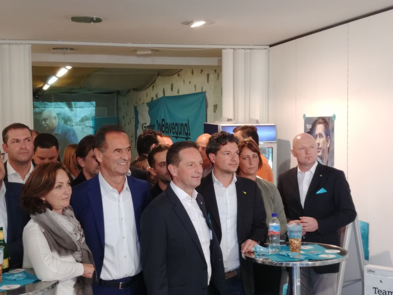 Die ÖVP zeigt sich gemeinsam in Klagenfurt erfreut über die ersten Ergebnisse