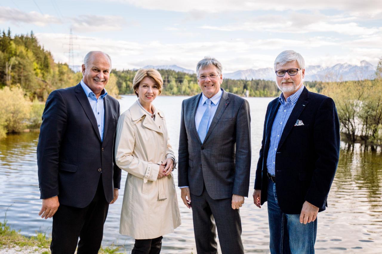 v. li.n.re.: Bürgermeister Johann Koban, LHStv.in Gaby Schaunig, LH Peter Kaiser, Kelag-Vorstand Manfred Freitag