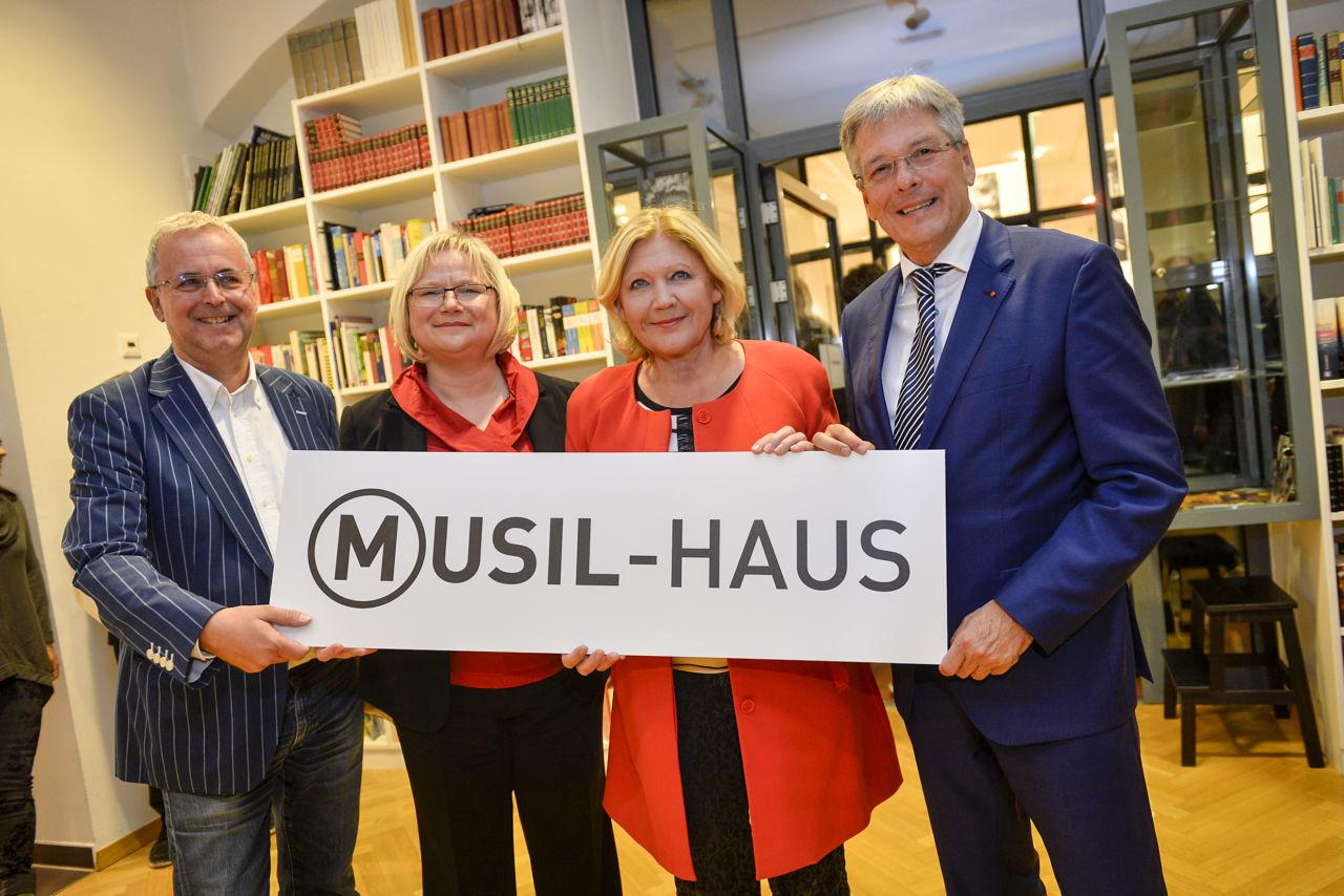 Heimo Strempfl, Anke Bosse, Bgm.in Maria-Luise Mathiaschitz
 und LH Peter Kaiser.