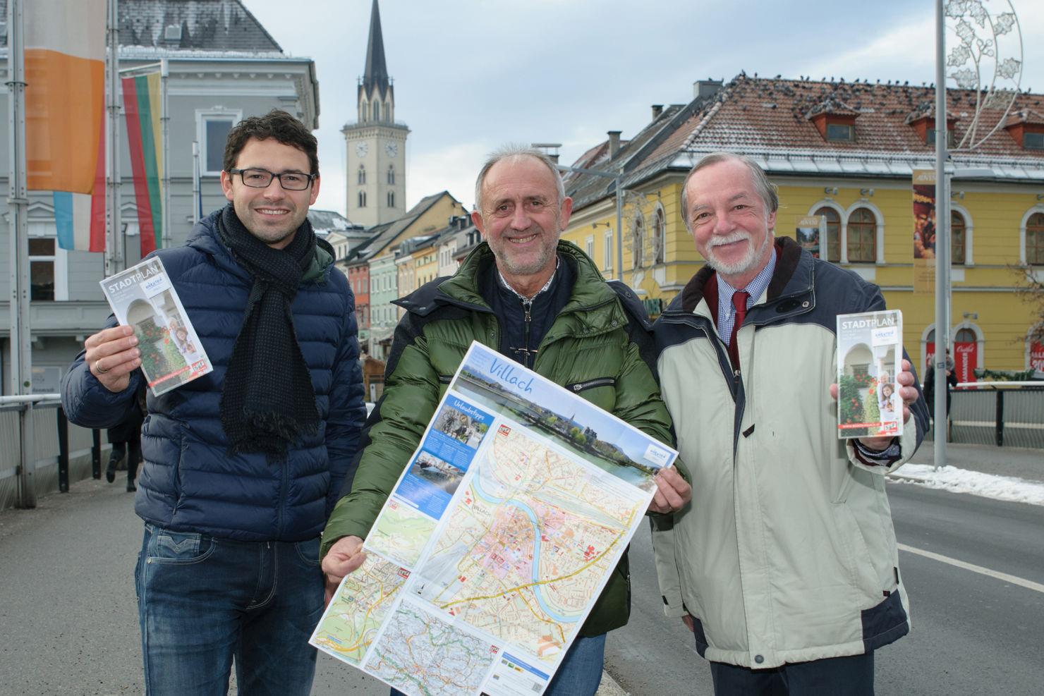 Andreas Kuchler und Gerhard Stroitz vom Tourismusverband Villach mit Übersetzer Ivan Lukan.