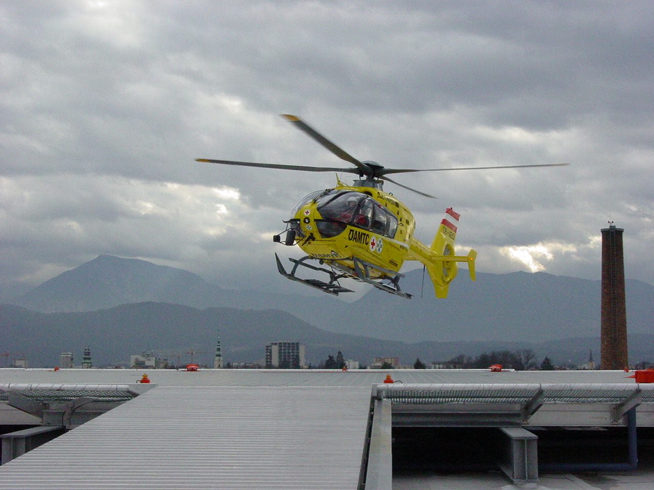 Der Bub musste nach der medizinischen Erstversorgung mit dem Rettungshubschrauber C11 in das LKH Graz geflogen werden.