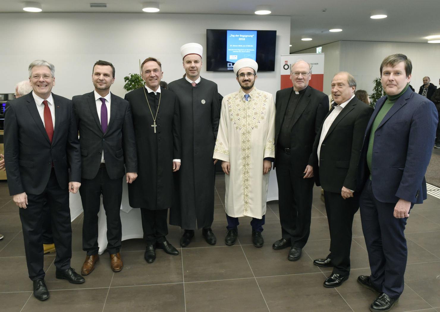 SI Manfred Sauer, Imam Hasudin Atanovic, Esad Memic, LH Peter Kaiser, Präs. Ibrahim Olgun, Bischof Alois Schwarz und LR Rolf Holub.