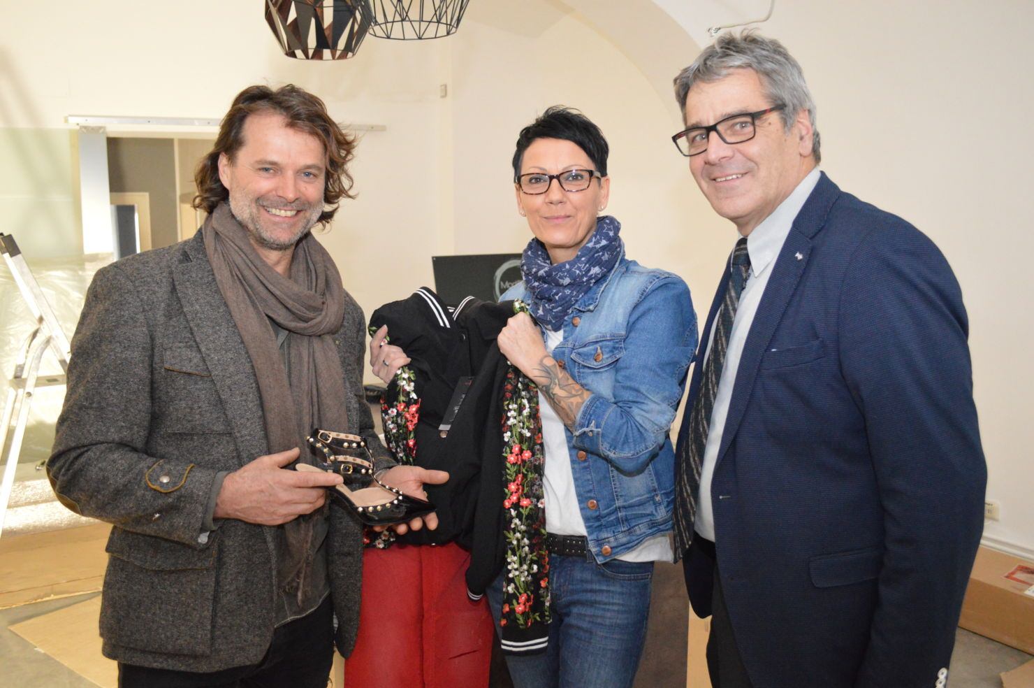 Gerhard Angerer und Hubert Marko bei der neuen Boutique von Marlies Putzi von „Mod(E)liza“