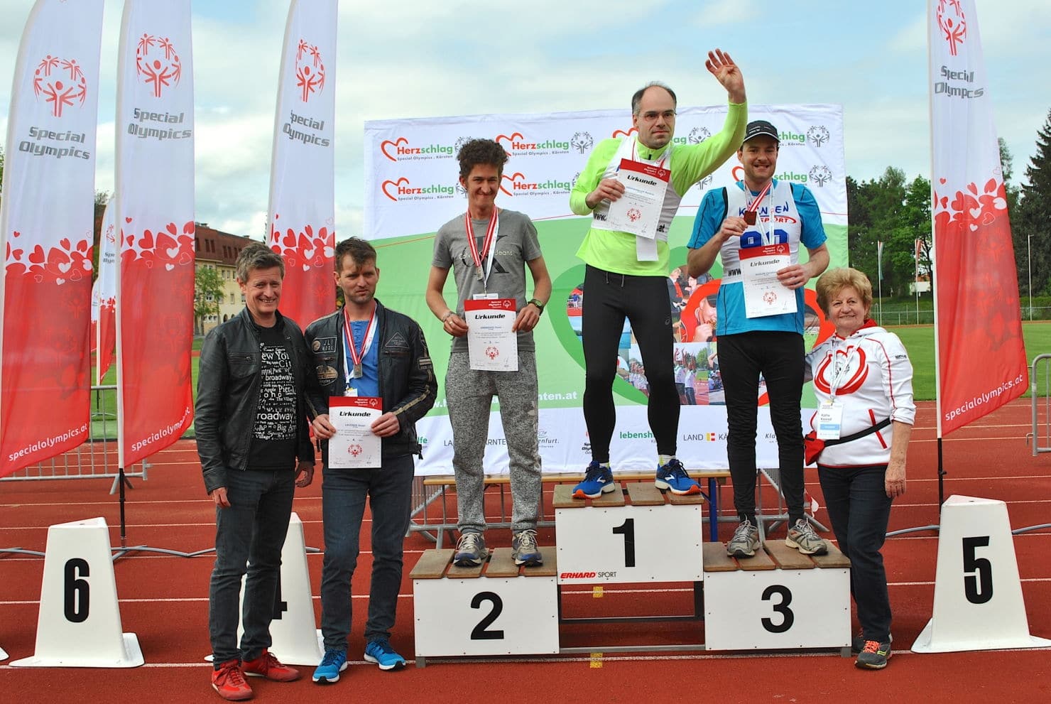 Michael Grünkranz (Lebenshilfe Klagenfurt; Mitte) holte den Tagessieg über 50m Rollstuhl-Fahren