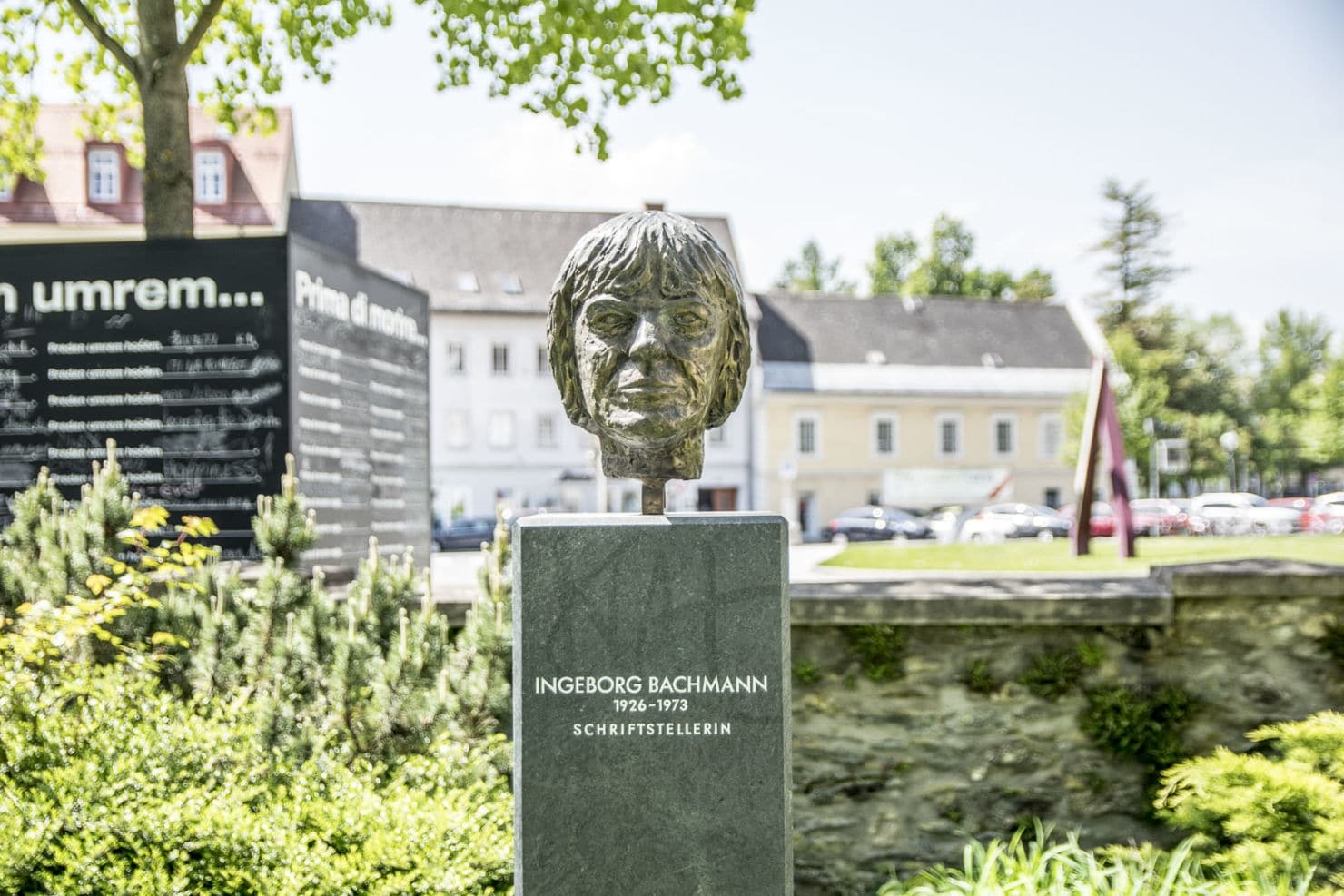 Die Büste von Schriftstellerin Ingeborg Bachmann wurde vergangene Woche aus dem Norbert-Artner-Park gestohlen.