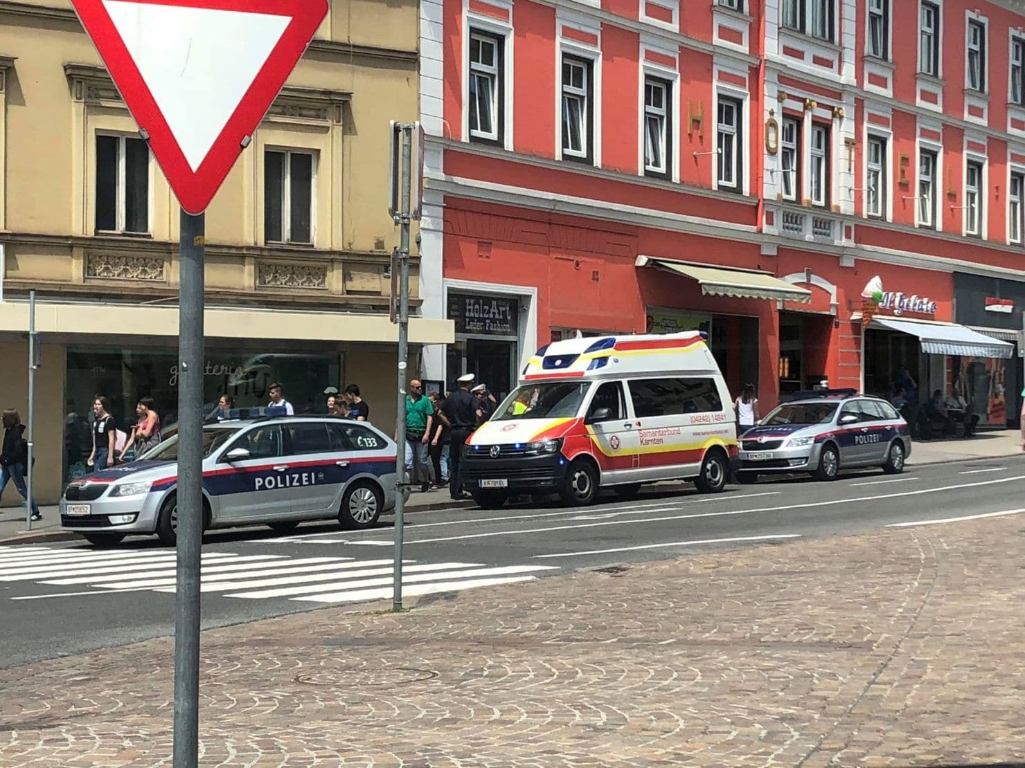 Zu gleich zwei Vorfällen mit alkoholisierten Personen kam es heute in der Bahnhofstraße in Villach.