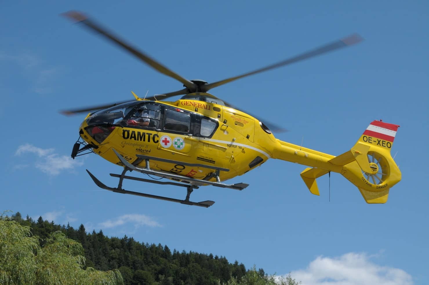 Der schwer verletzte Motorradfahrer wurde mit dem Rettungshubschrauber C11 in das Klinikum Klagenfurt geflogen.
