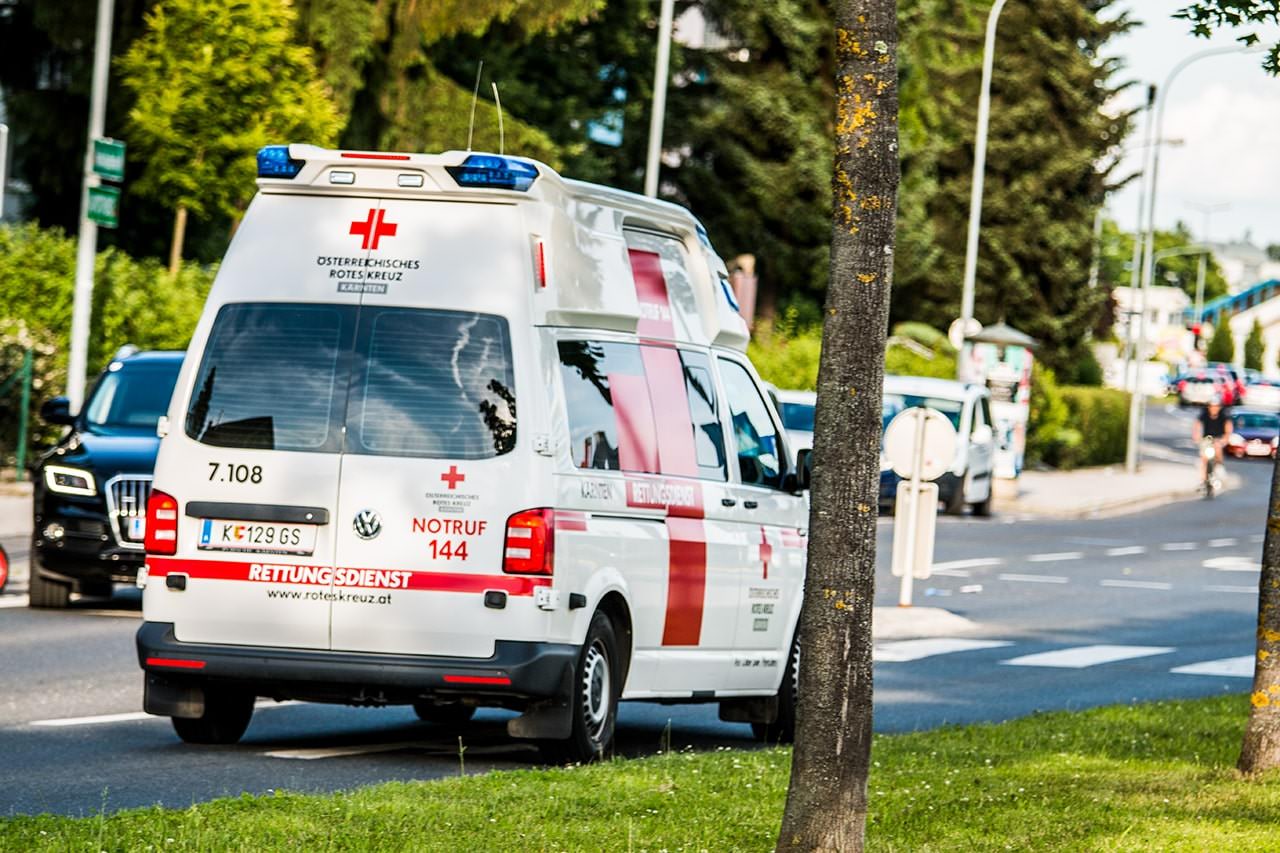 Der leicht verletzte Motorradfahrer wurde vom Roten Kreuz in das KH Villach gebracht.