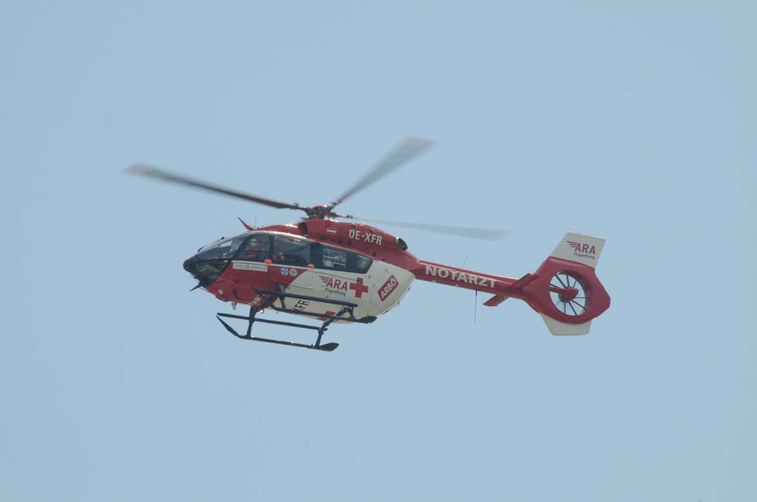 Nach der medizinischen Erstversorgung wurde der 44-Jährige mit dem Rettungshubschrauber RK 1 in das LKH Villach geflogen.