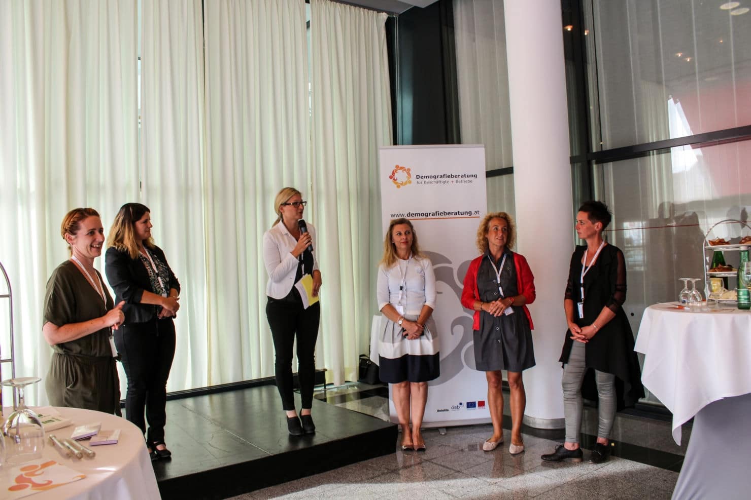 Simone Kosnik von der BAB Unternehmensberatung GmbH präsentierte die Demografieberatung beim Summer Meet & Greet im Congress Center Villach.