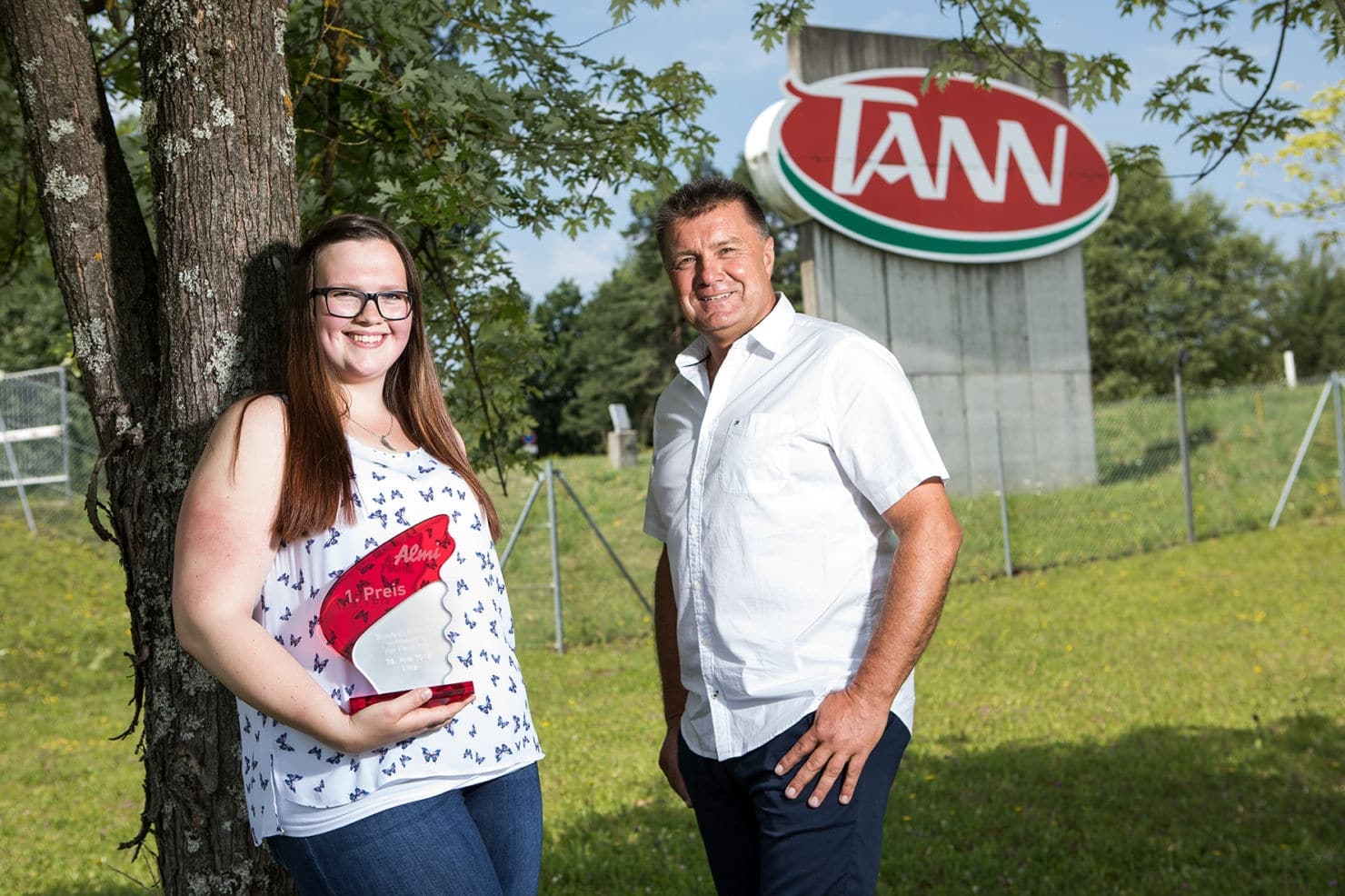 Österreichs beste Jung-Fleischerin Anja Lax und TANN Produktionsleiter Josef Hanschur freuen sich über den tollen Erfolg der jungen Kärntnerin.
