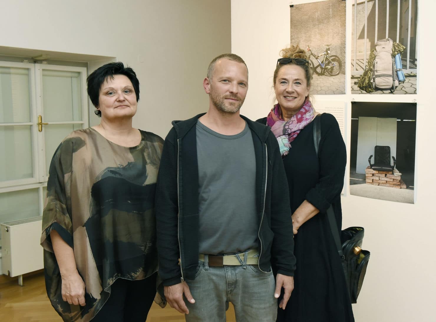 Beatrix Obernosterer, Christian Leitna und Manuela Tertschnig bei der Eröffnung der Ausstellung.