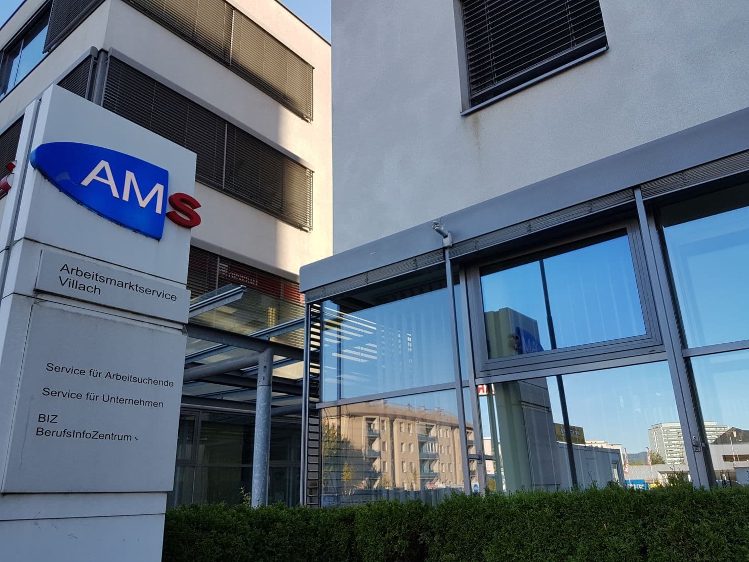 Beim AMS Kärnten wurde bereits Kurzarbeit für 5.860 Betriebe in Kärnten genehmigt.