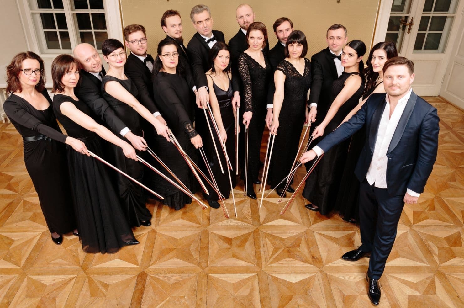 Das polnische Orchester “Sinfonietta Cracovia” mit Dirigent Jurek Dybal
