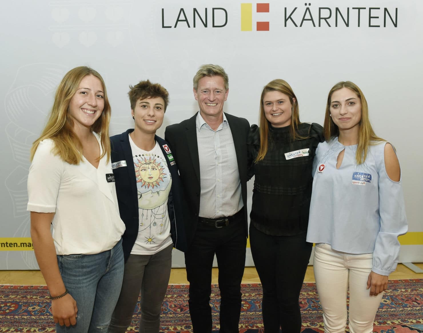 Antonia Oschmautz, Nadine Weratschnig, Landessportdirektor Arno Arthofer, Valentina Dreier, Nina Weratschnig