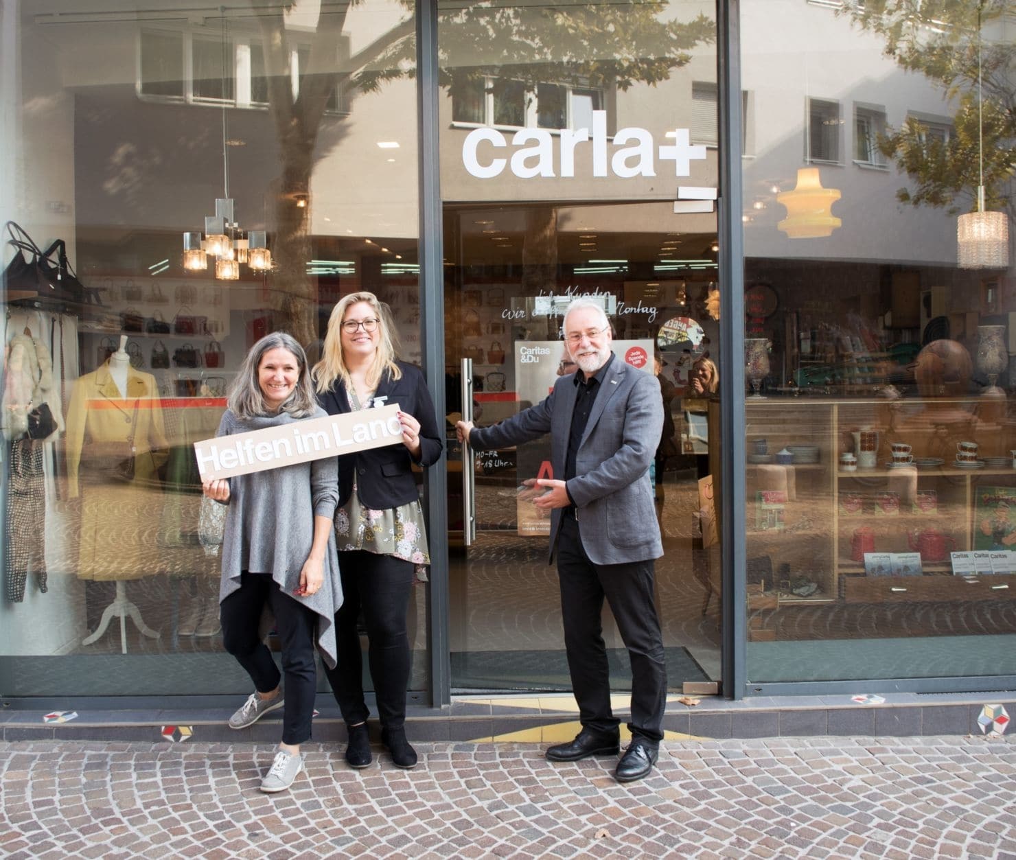 Seit 15. Oktober heißt es im neuen Caritas-Laden, dem carla+, in Villach hereinspaziert: Ursula Luschnig, Christina Staubmann, Josef Marketz                                    