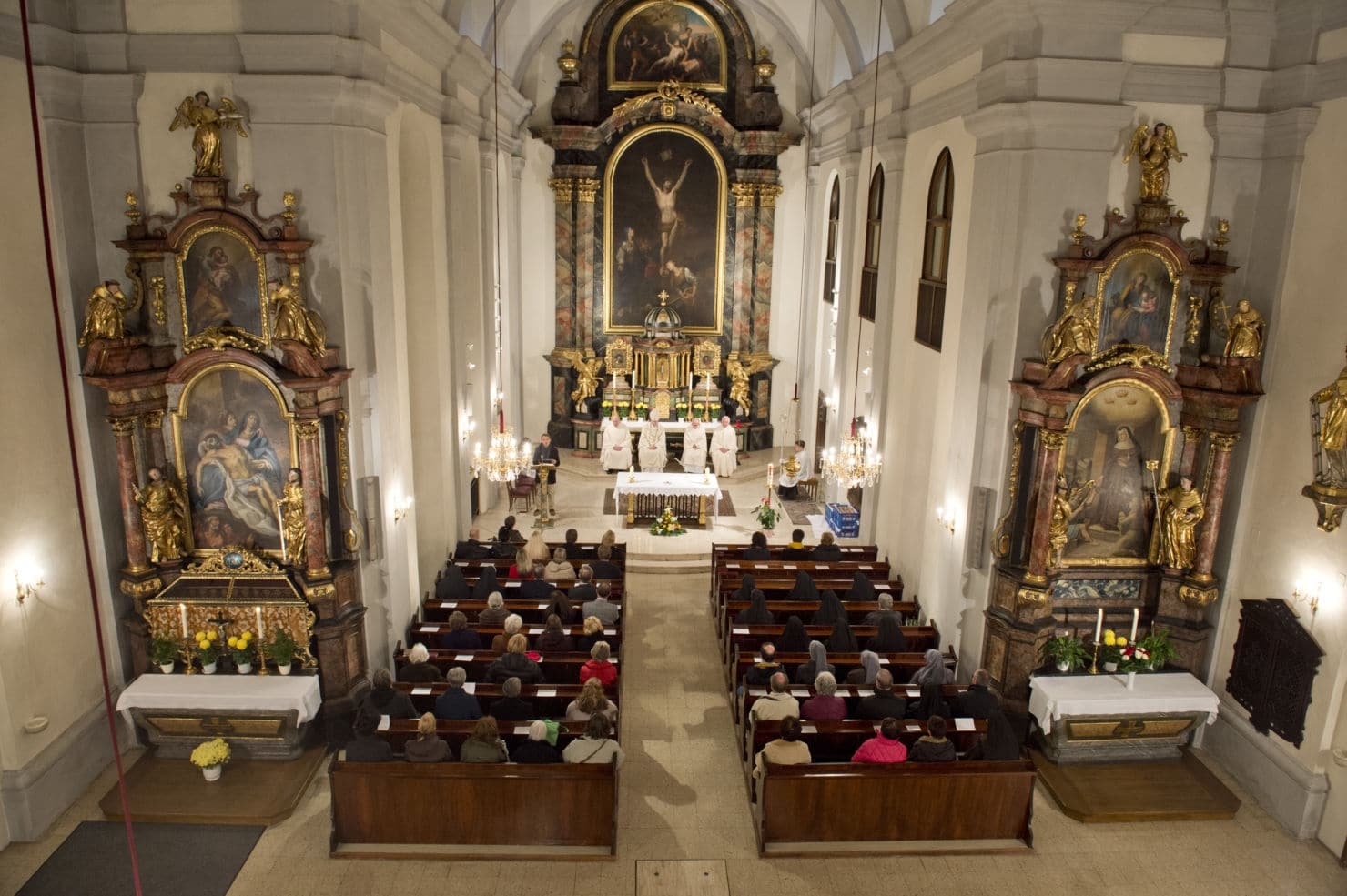 In den Kirchen dürfen bald wieder Messen gefeiert werden.