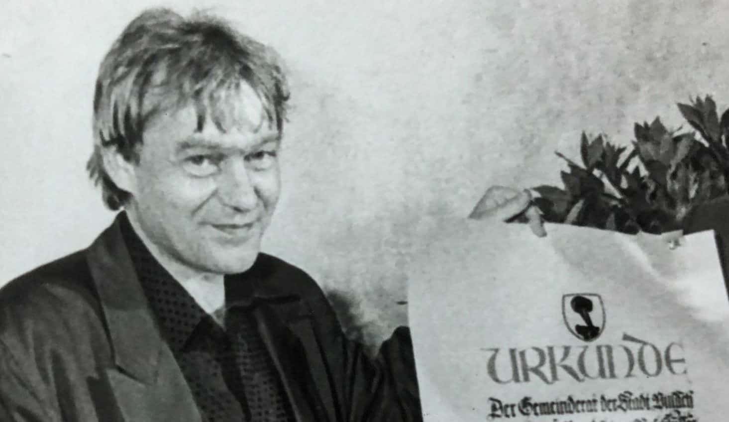 Jazzmusiker Uli Scherer bei der Verleihung des Villacher Kulturpreises 1996.