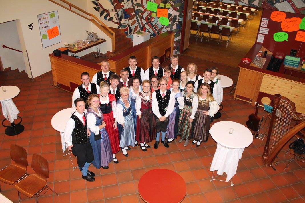 Die Volkstanzgruppe Villach veranstaltet den traditionsreiche Villacher Trachtenball, der bereits seit dem Jahr 1973 jährlich stattfindet.
