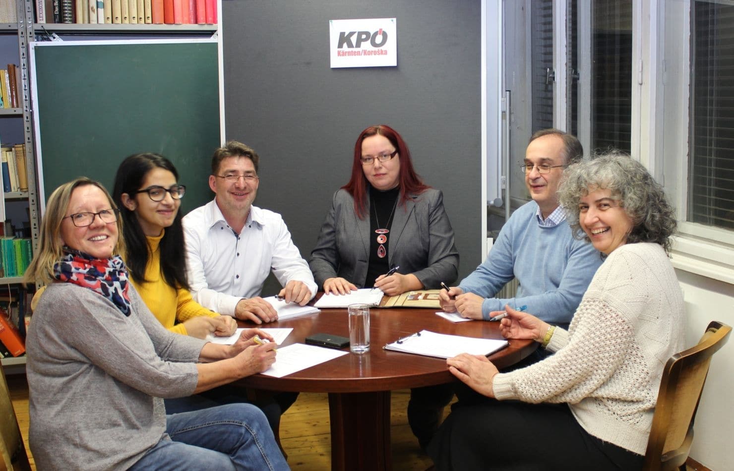Die neue Landesleitung der KPÖ Kärnten/Koroŝka (v. l.): Karin Peuker, Salma Yussef, Stanko Hanin, Bettina Pirker, Kurt Oberleitner und Cristina Tamas