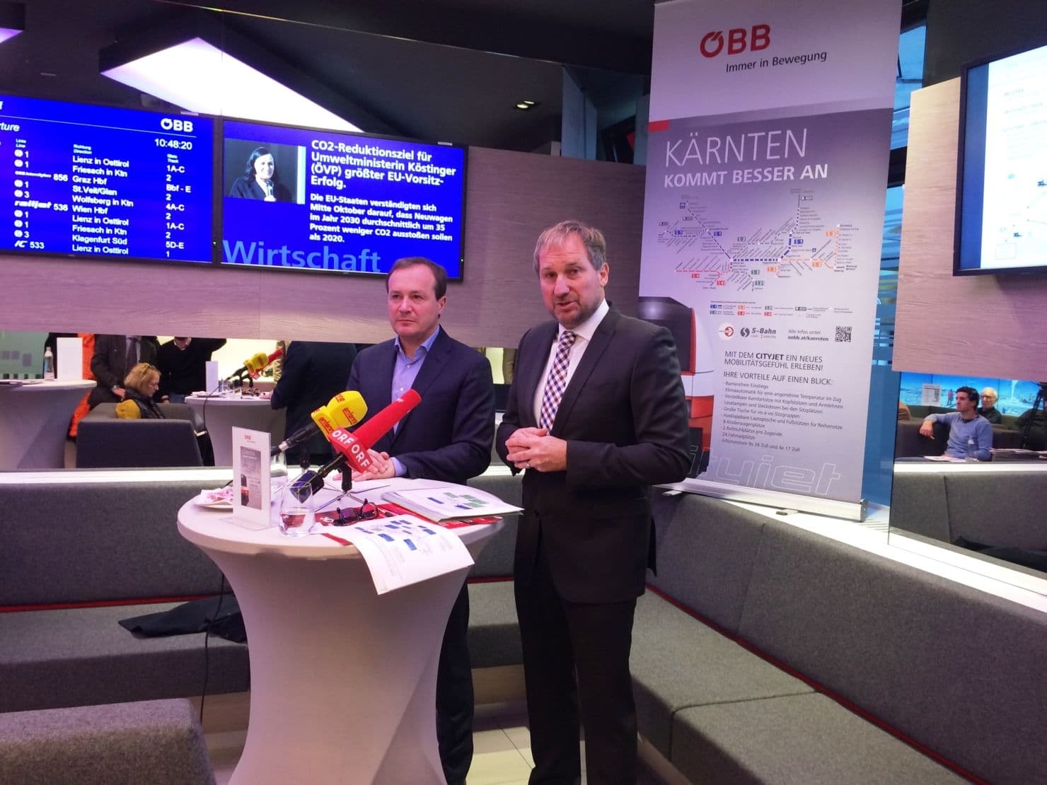 LR Ulrich Zafoschnig und Reinhard Wallner, ÖBB-Personenverkehr, stellten heute die Änderungen im ÖBB-Fahrplan vor.